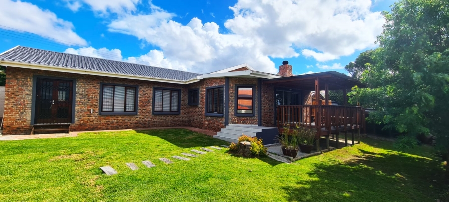 4 Bedroom Property for Sale in Fraaiuitsig Western Cape